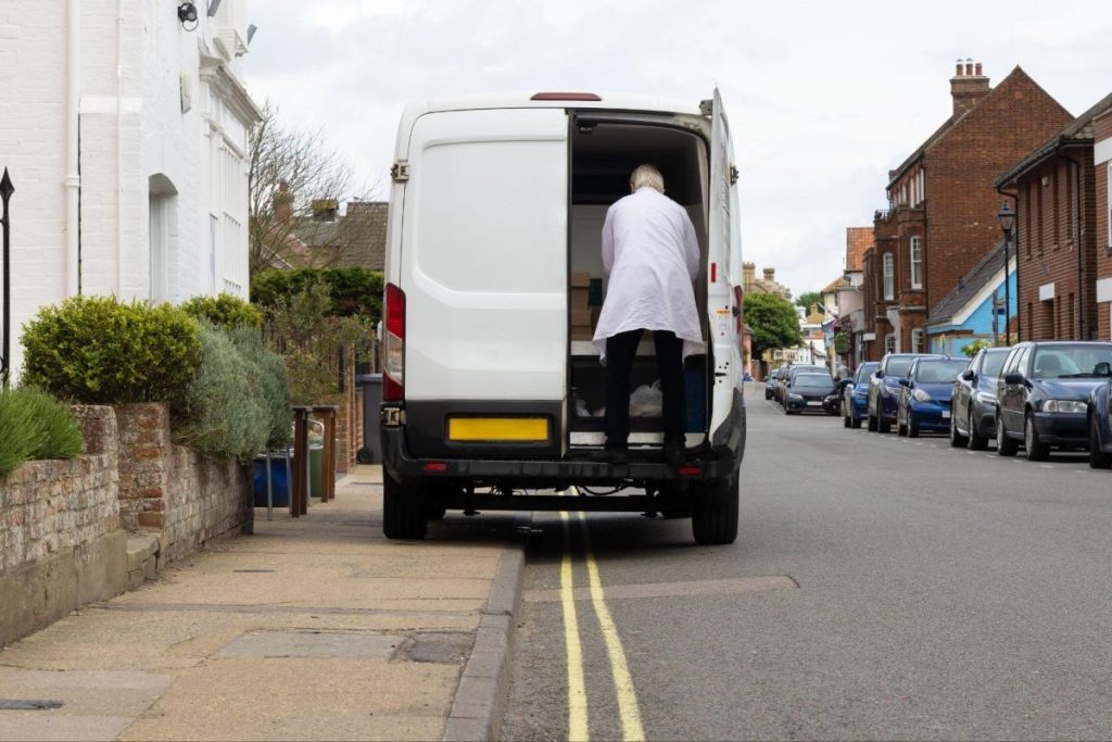 LeaseVan seeks changes to double yellow line laws