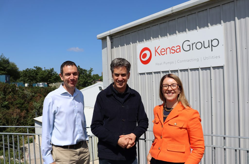 Ed Miliband, the Shadow Secretary for Energy and Net Zero, has toured Kensa's Cornwall factory to see how some of the UK’s ground source heat pump solutions are being developed.