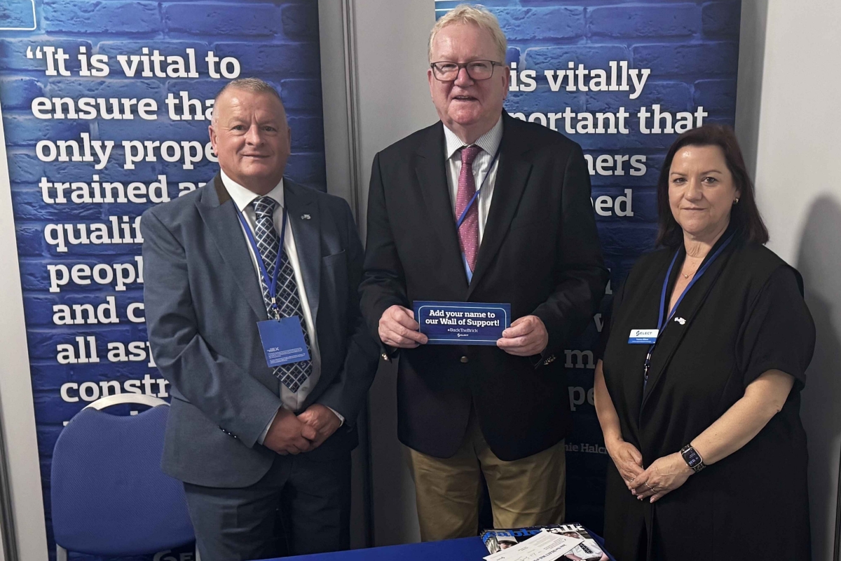 SELECT secures 10 new signatures for 'Wall of Support'