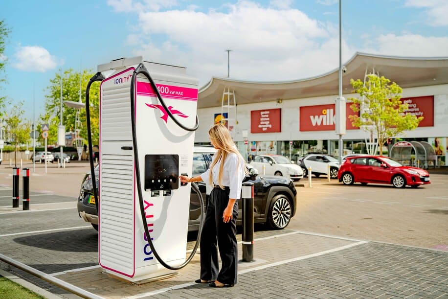 IONITY opens ultra-rapid charging EV site at London’s Greenwich Shopping Park